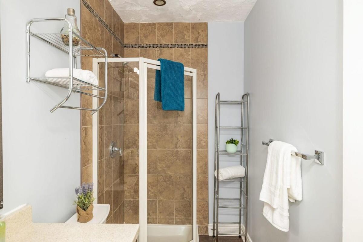 Cozy 2br - With Private Rooftop Terrace Apartment Ottawa