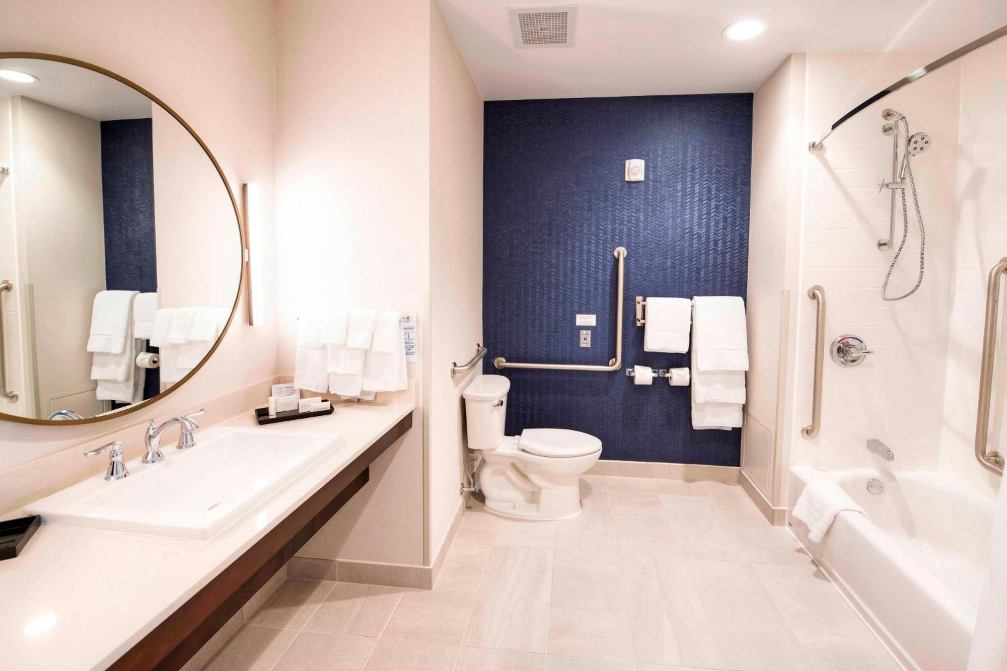 Fairfield & By Marriott Airport 3* Ottawa