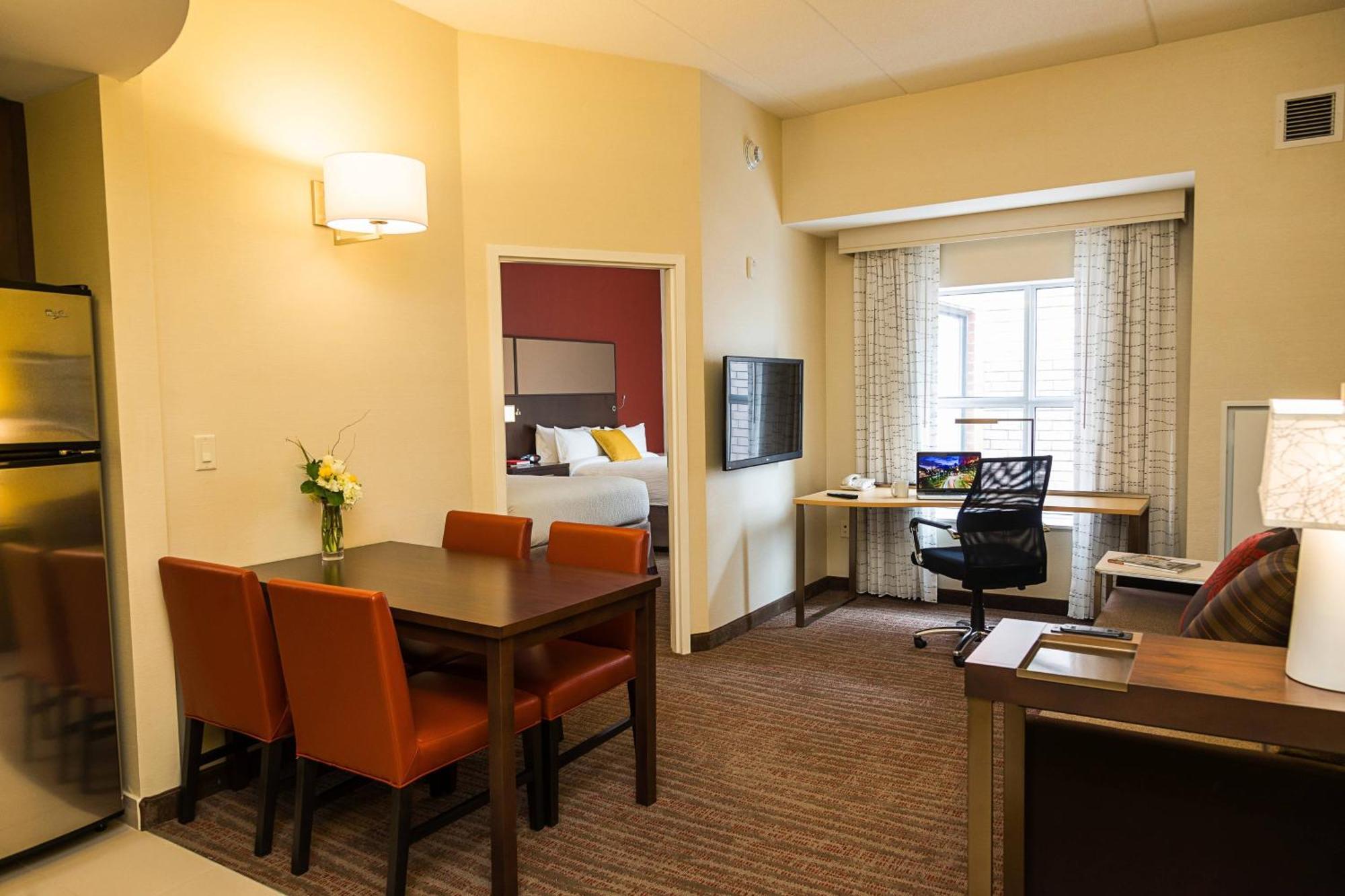 Hotel By Marriott Airport