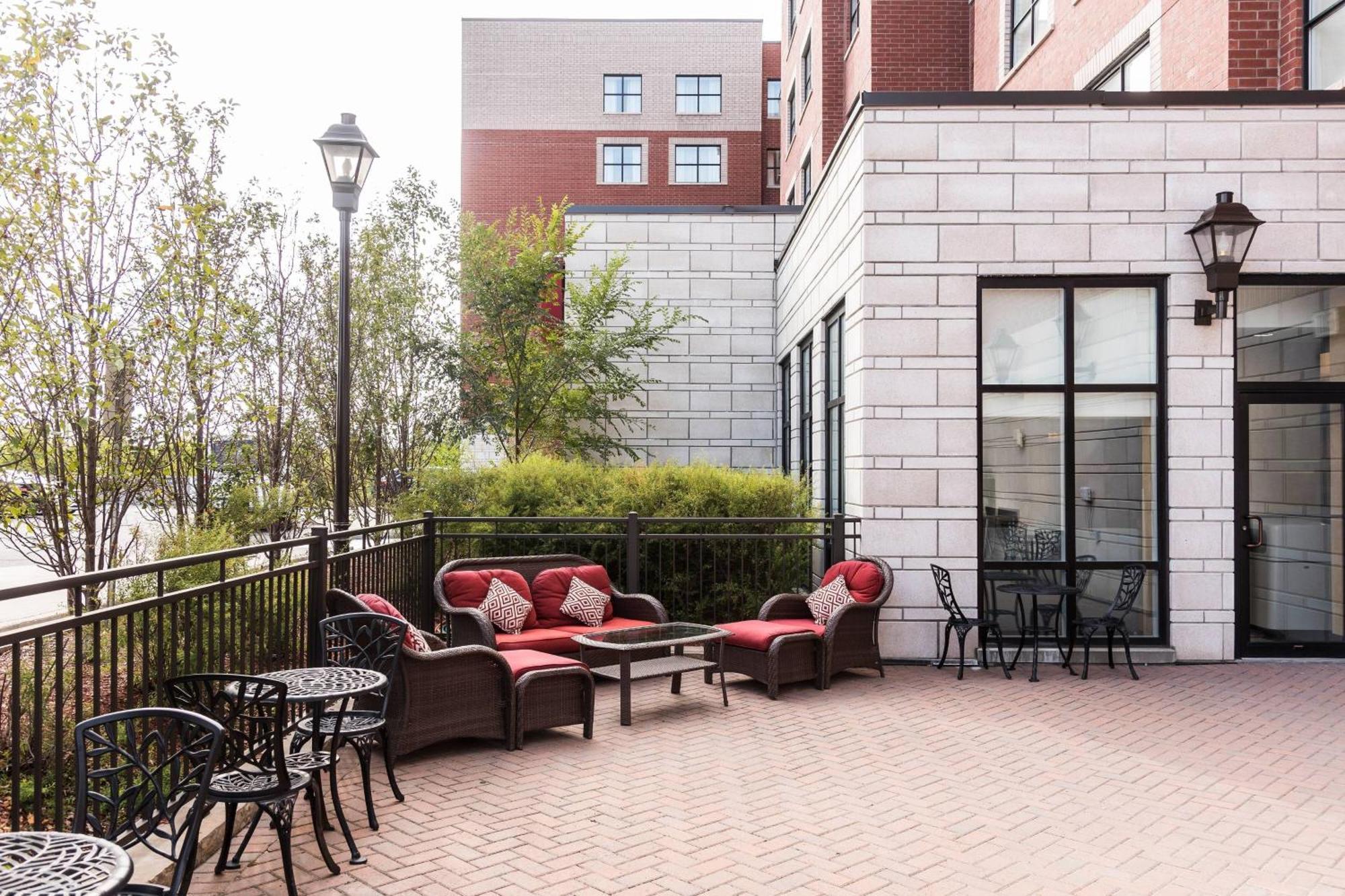Hotel By Marriott Airport 3*