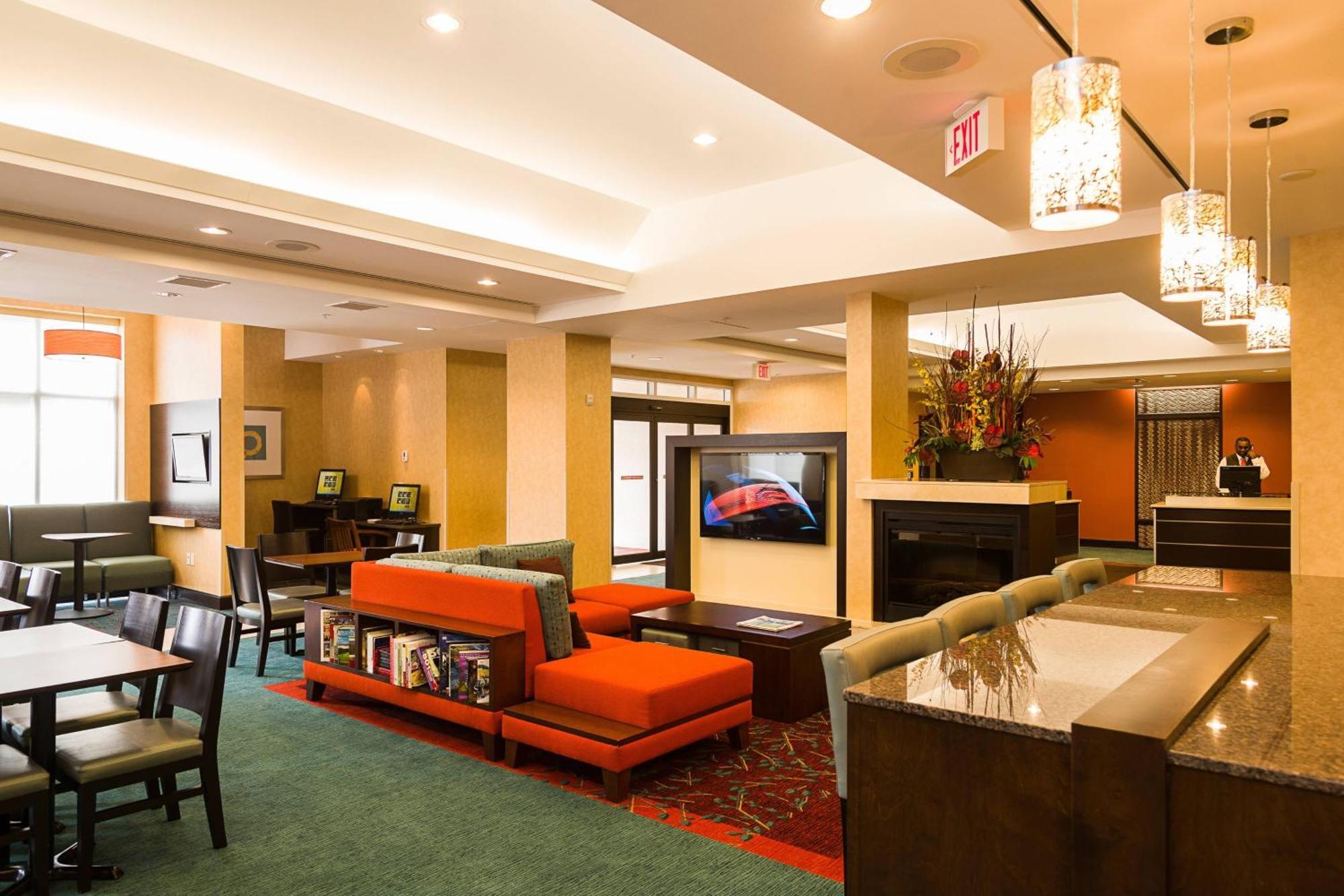 Hotel By Marriott Airport Ottawa