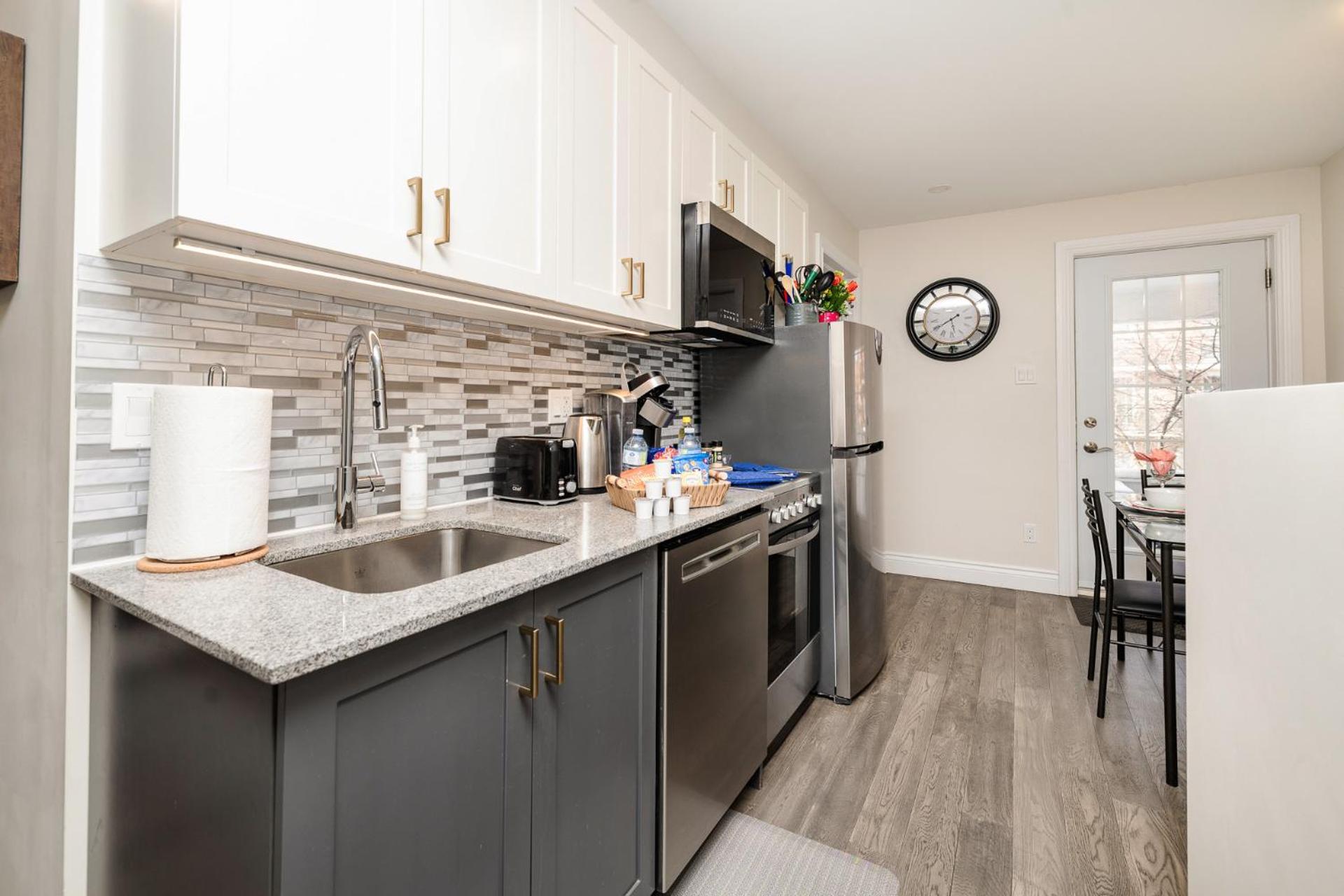 Pet-friendly 2br - Near University