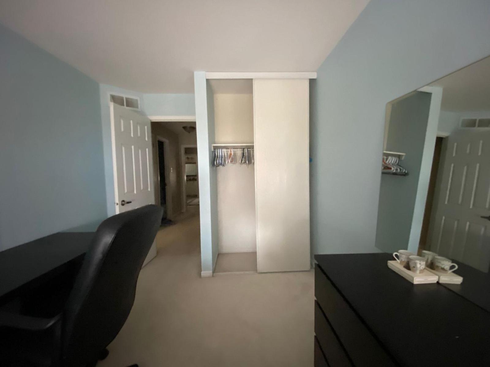 Cute 3 Bedrooms Townhouse In Kanata