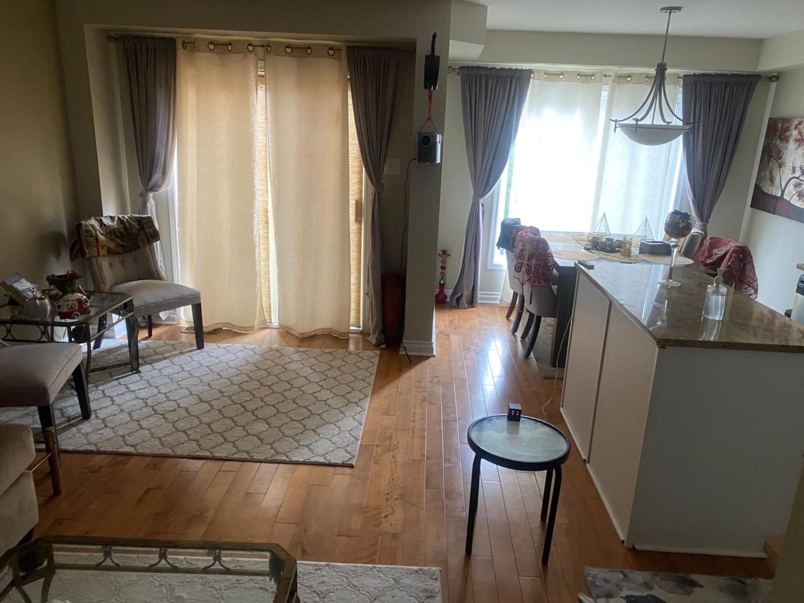 Cute 3 Bedrooms Townhouse In Kanata Holiday home