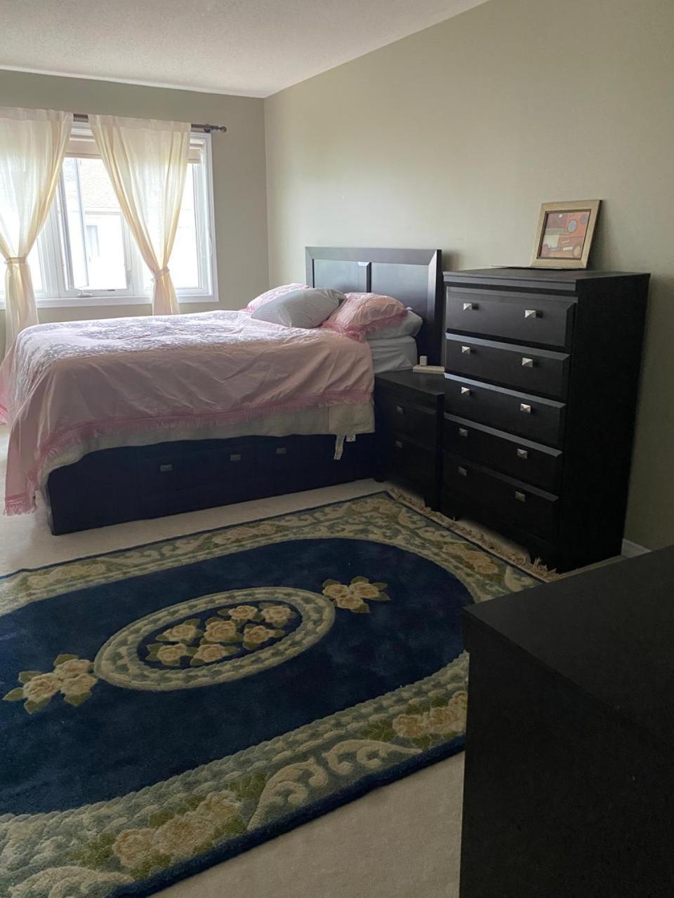 Cute 3 Bedrooms Townhouse In Kanata Holiday home *