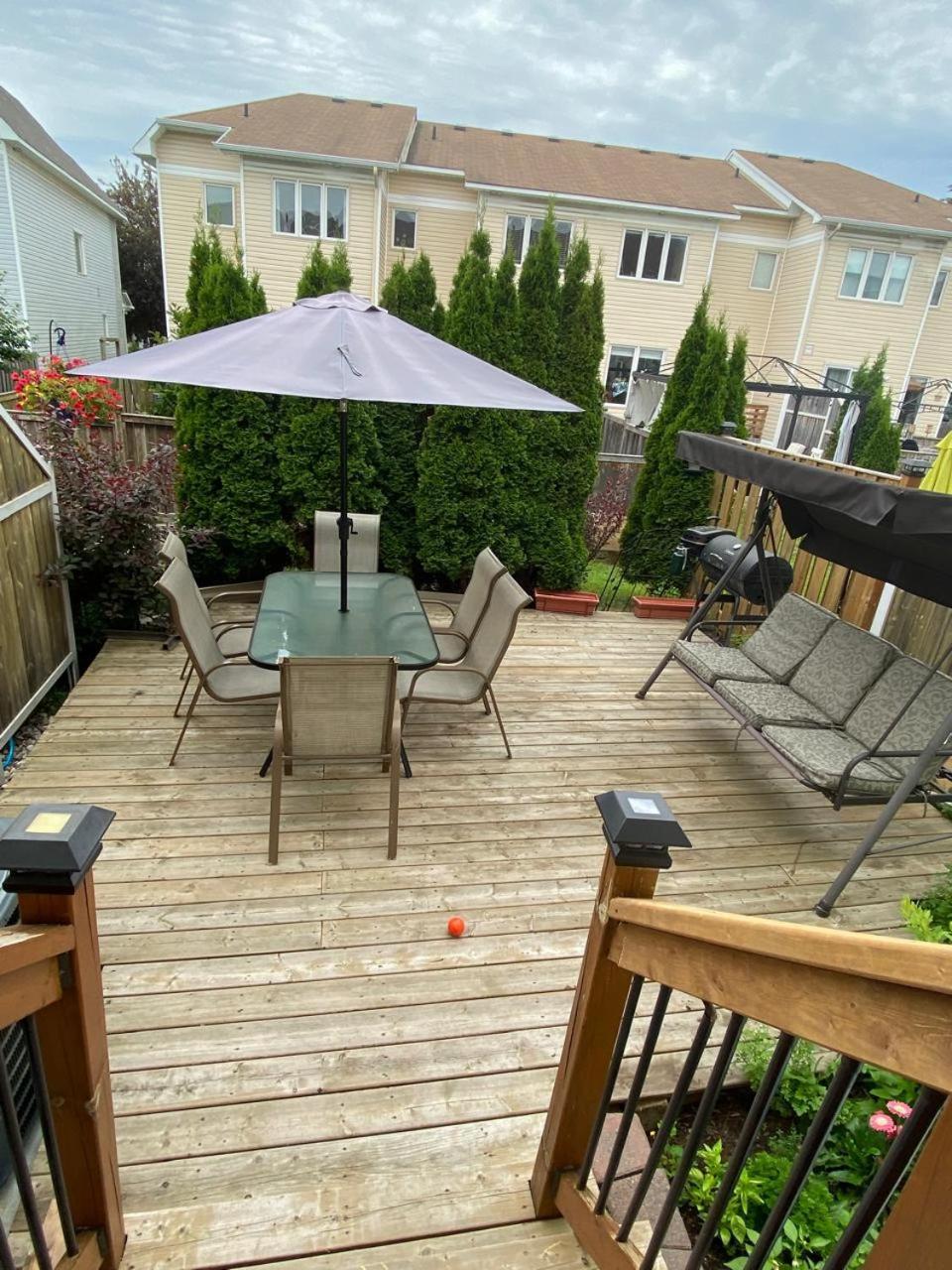 Cute 3 Bedrooms Townhouse In Kanata Holiday home *