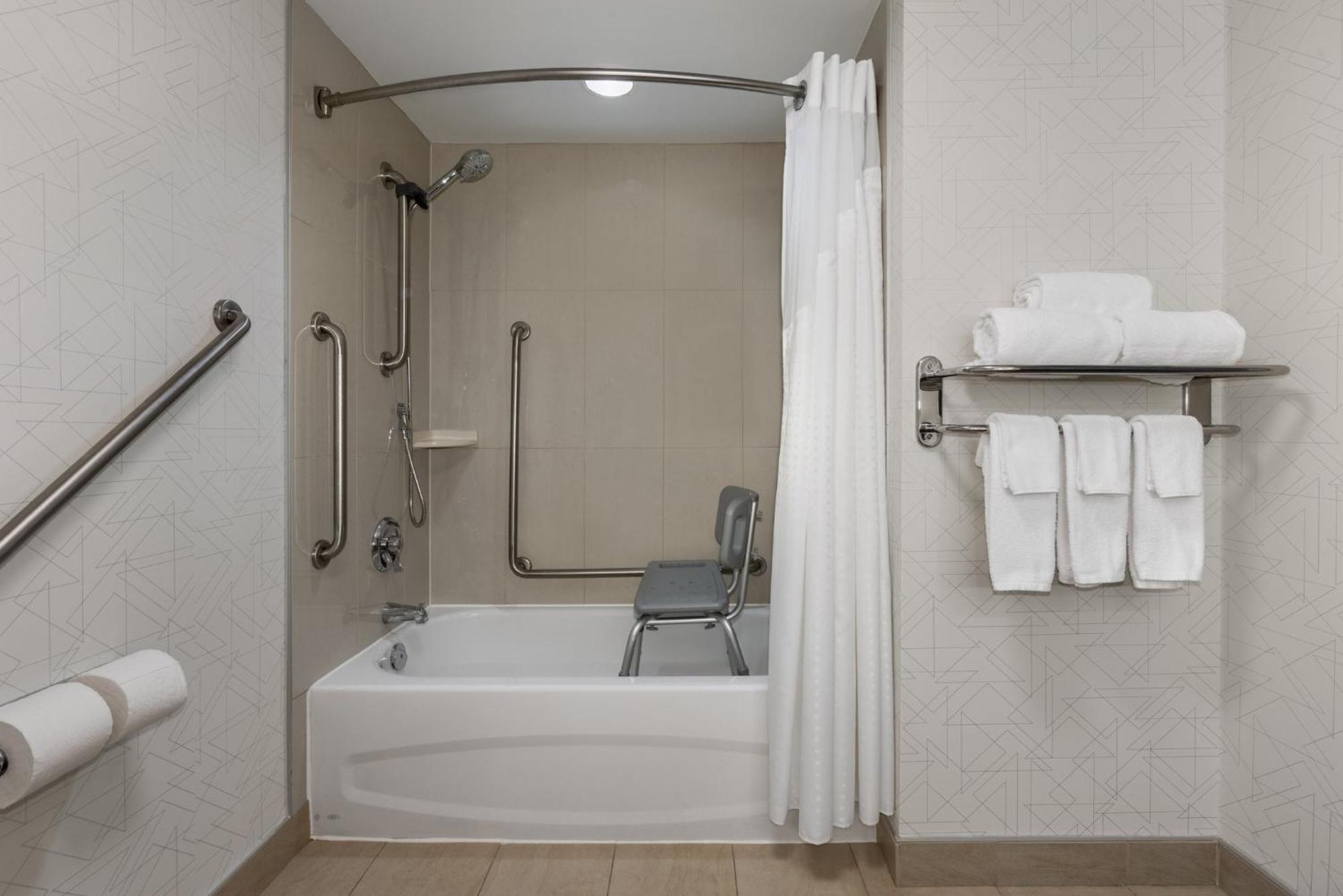 Express & East-orleans By Ihg Hotel 2*