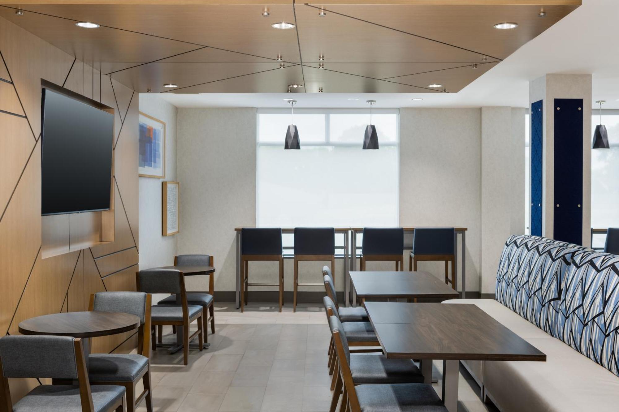 Express & East-orleans By Ihg Ottawa