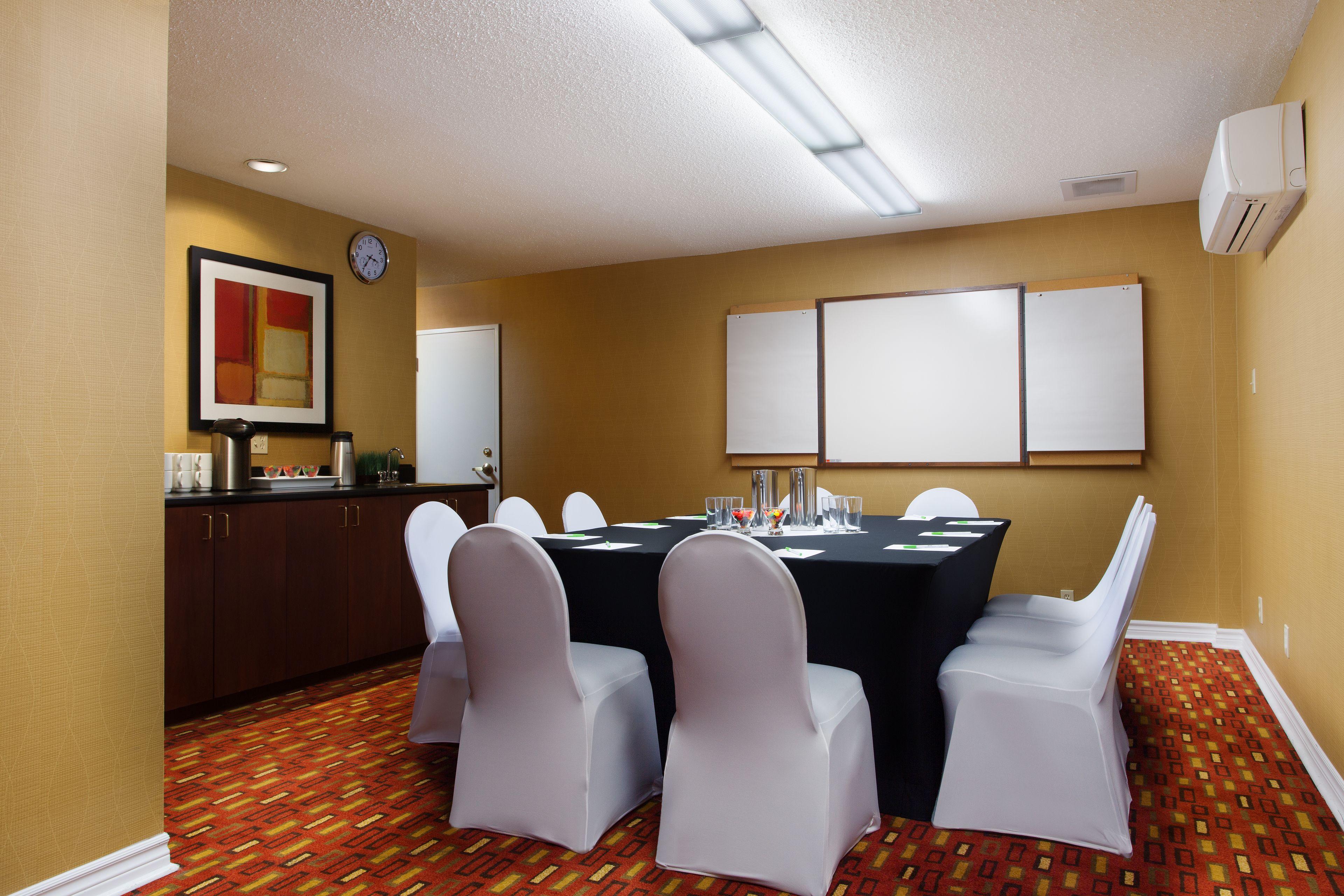 Courtyard By Marriott Downtown Ottawa