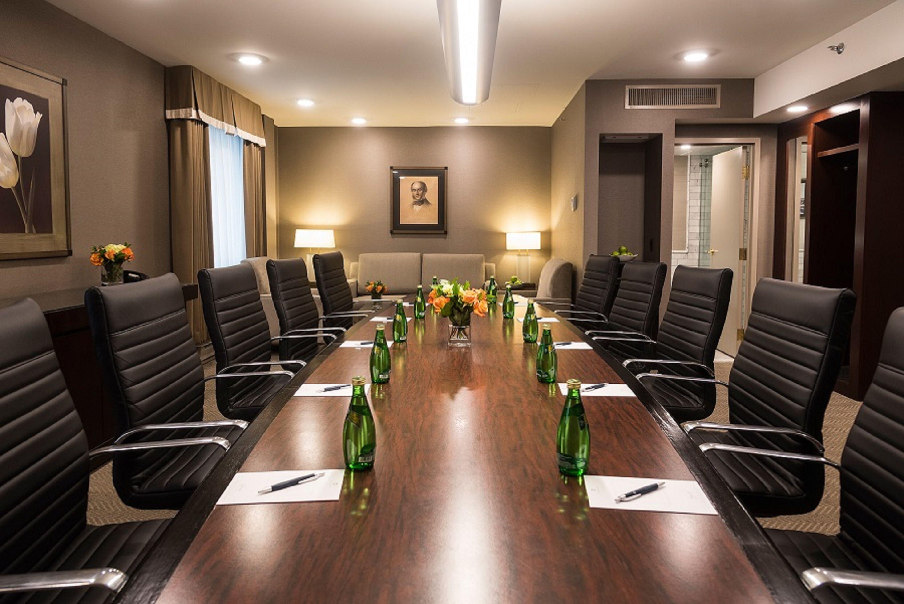 Lord Elgin Hotel 4*