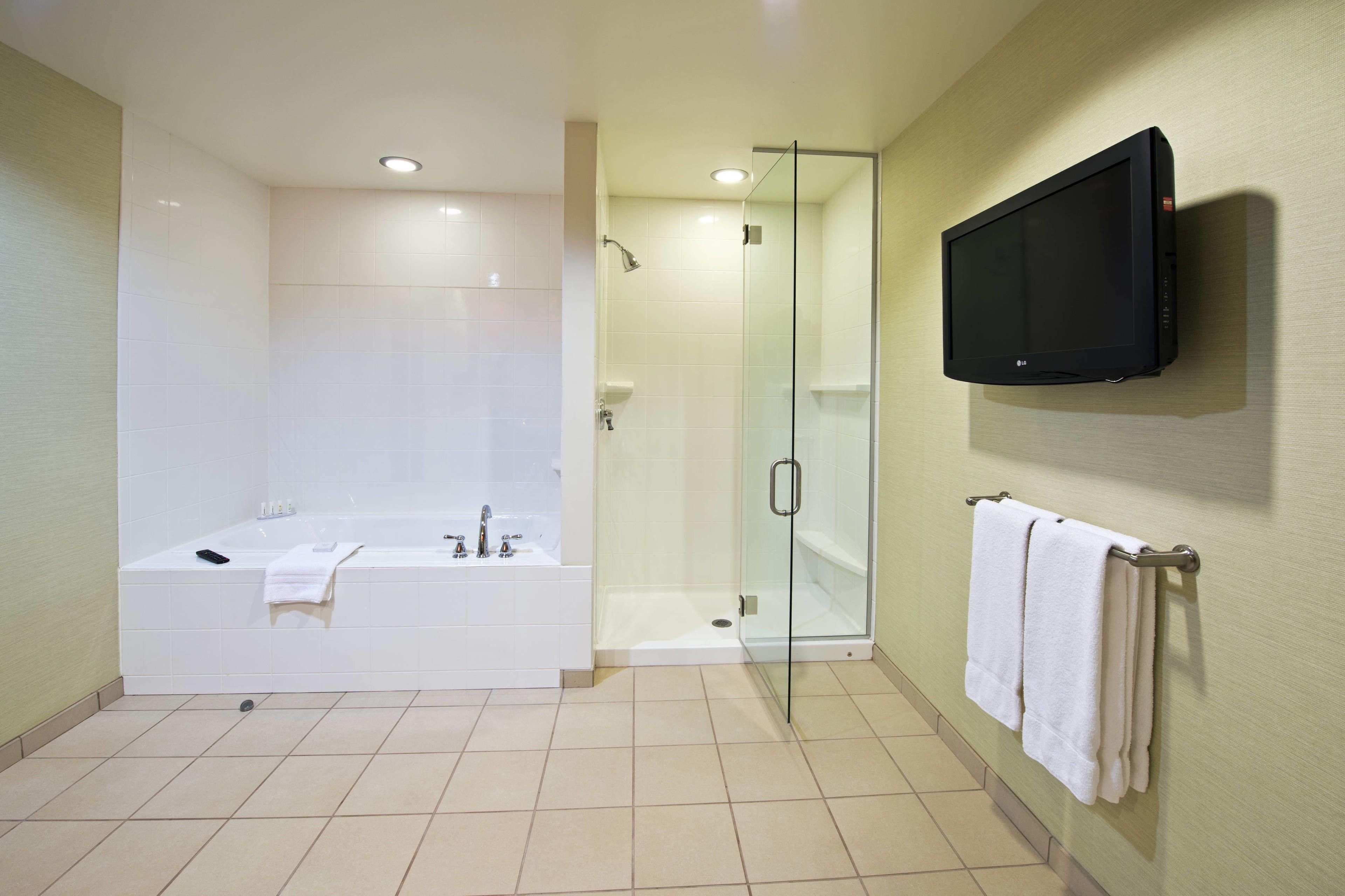 Courtyard By Marriott East