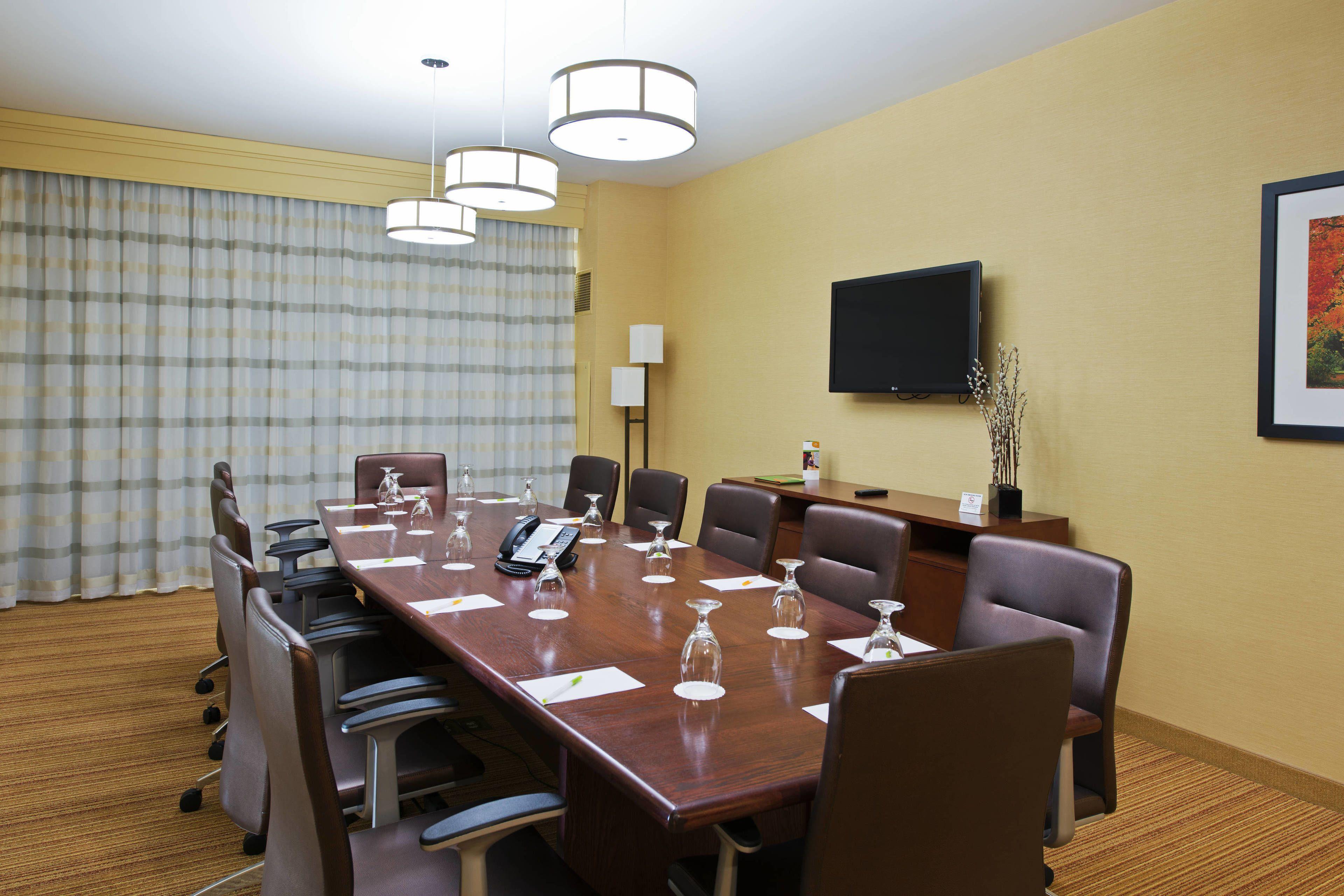 Hotel Courtyard By Marriott East 3*