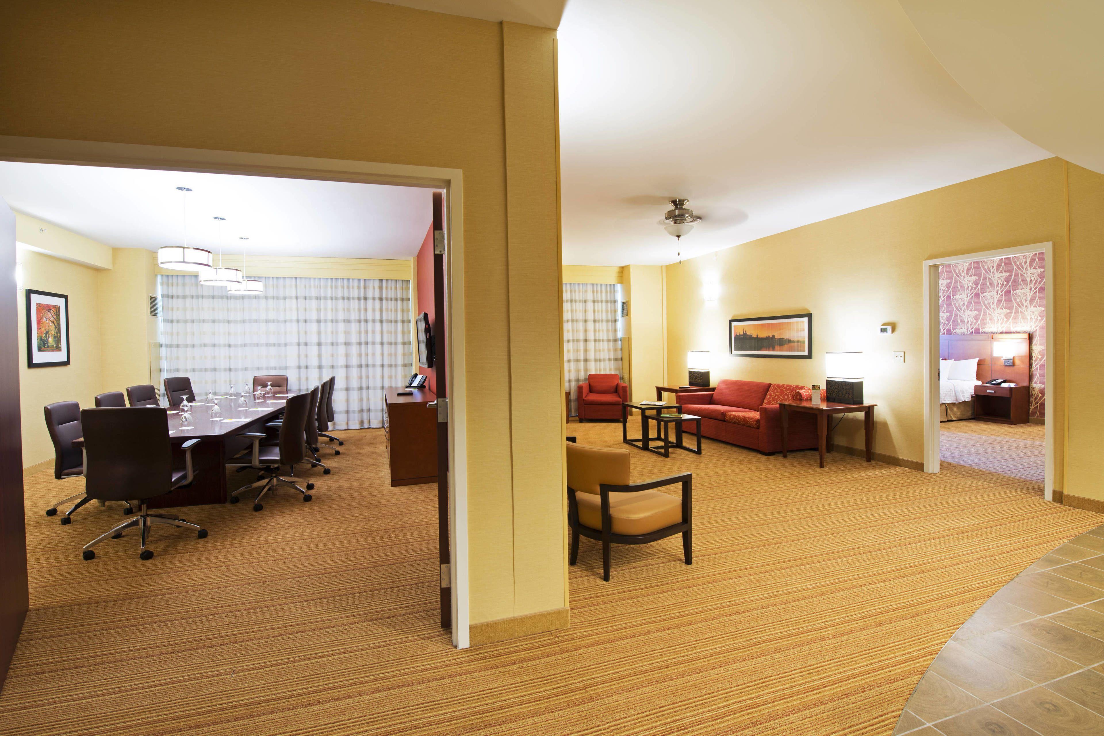 Courtyard By Marriott East Hotel Ottawa