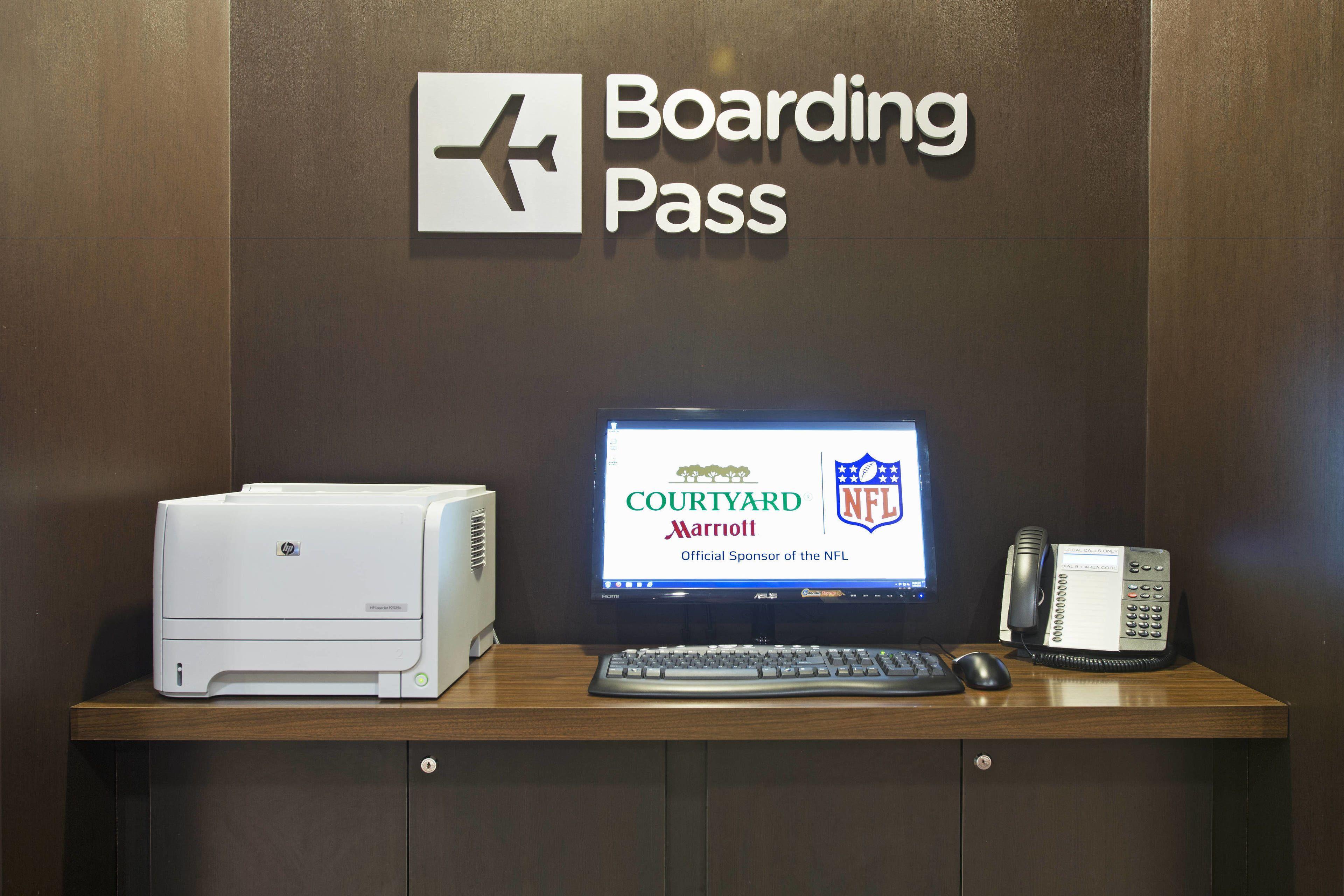 Courtyard By Marriott East Hotel