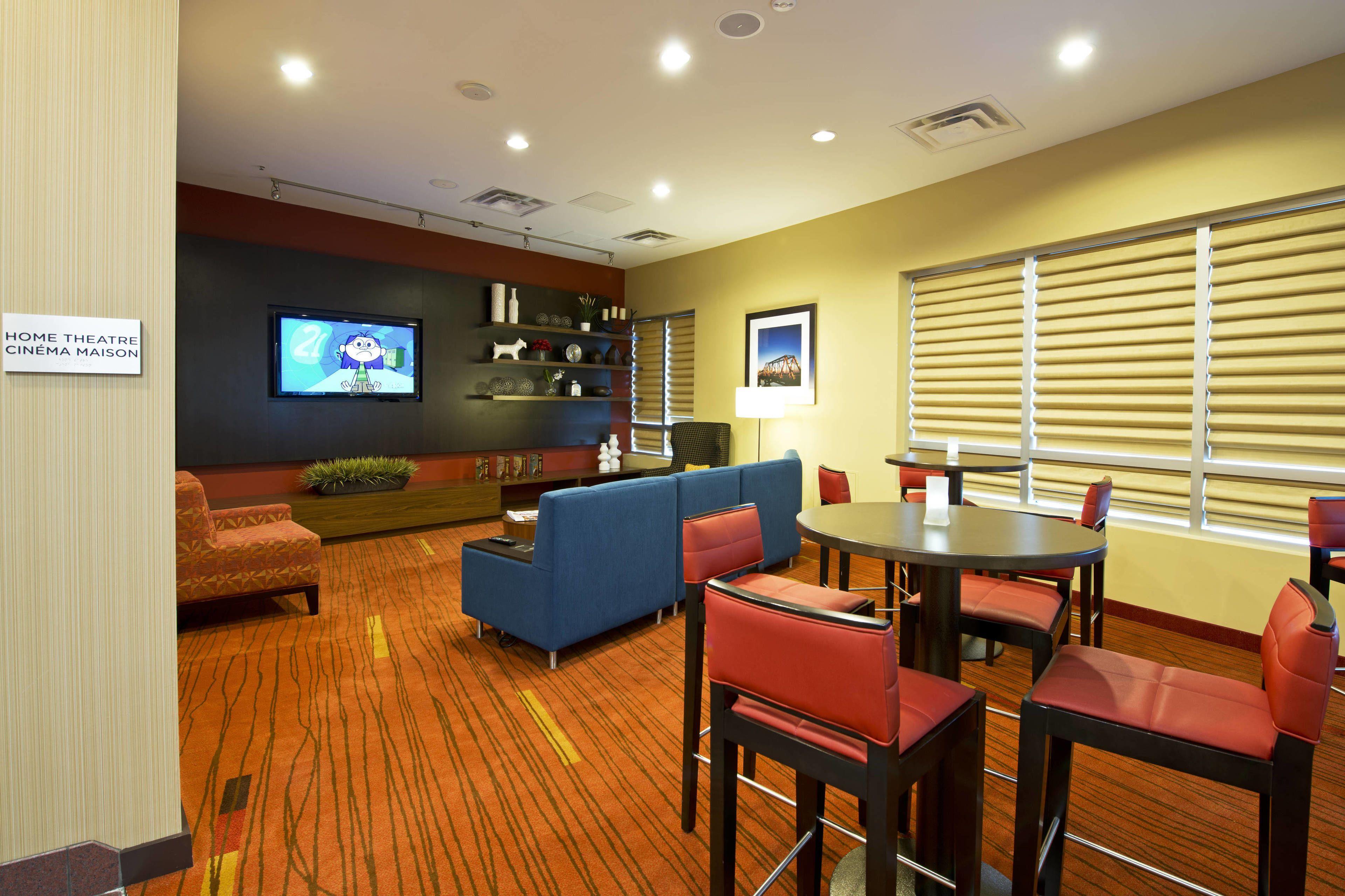 Courtyard By Marriott East Hotel Ottawa