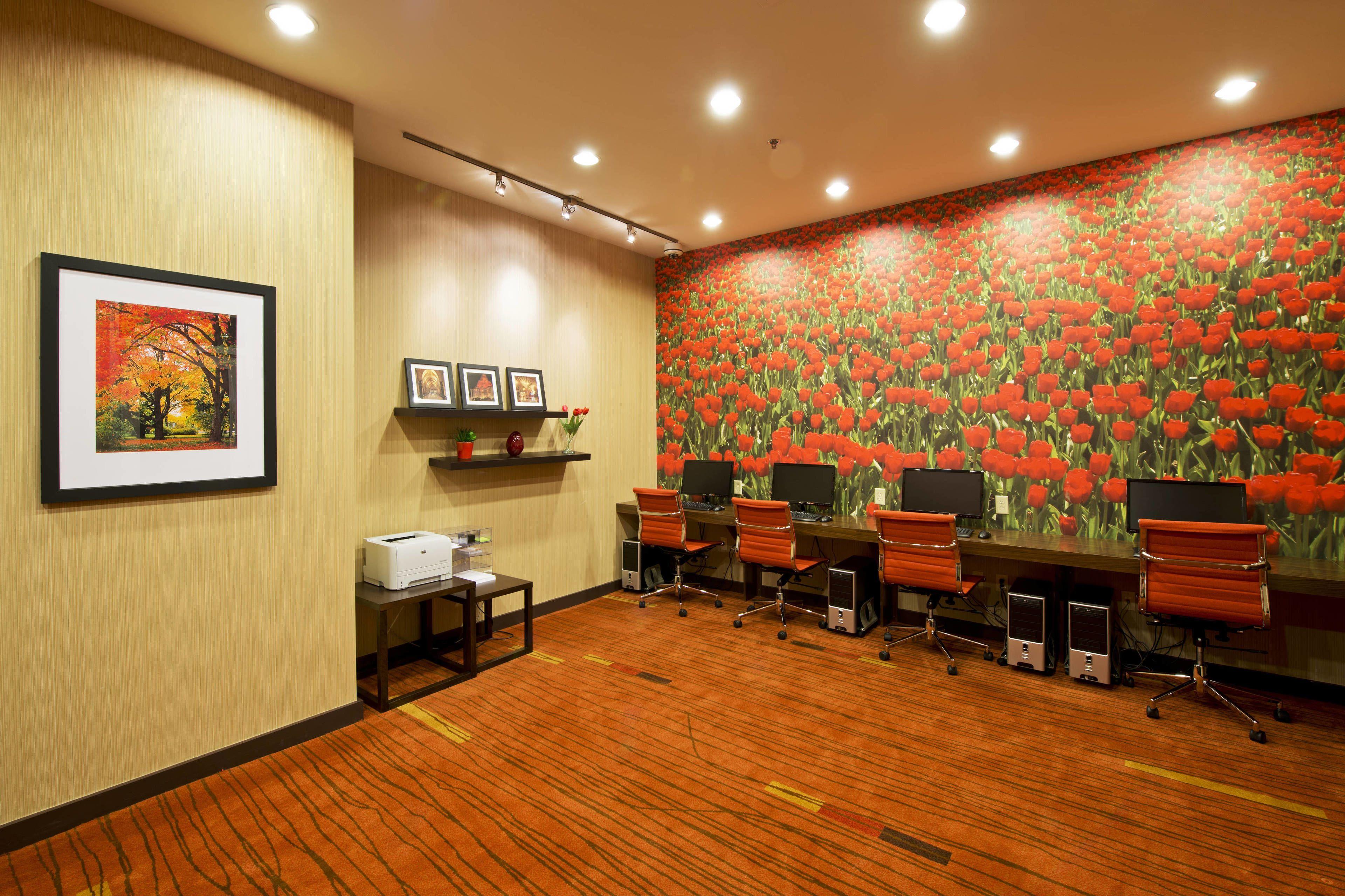 Courtyard By Marriott East Ottawa