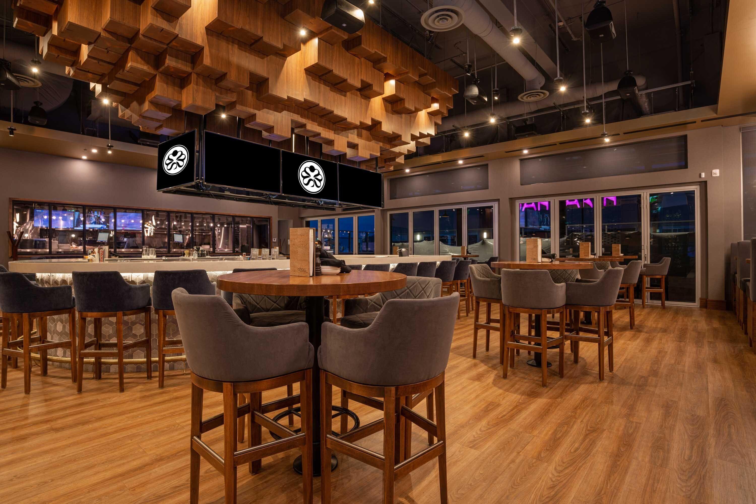 Hotel Sandman Signature Airport 4*