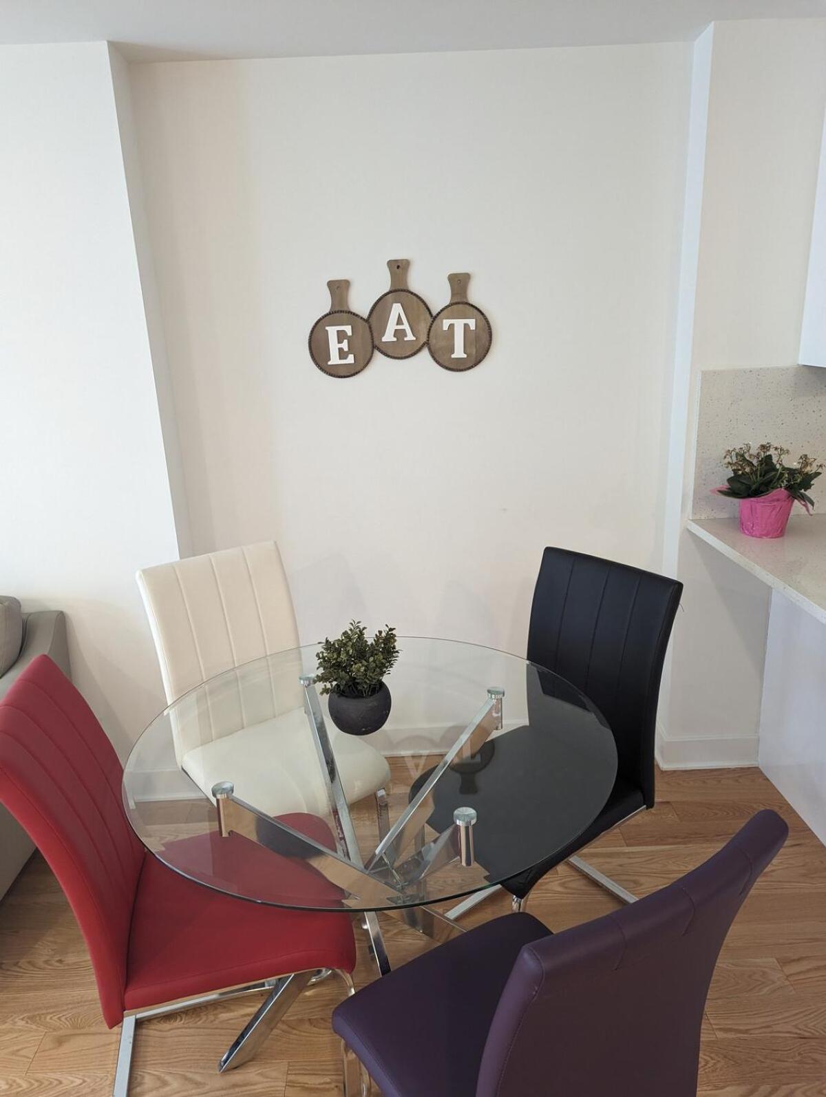 Modern In Downtown Apartment Ottawa