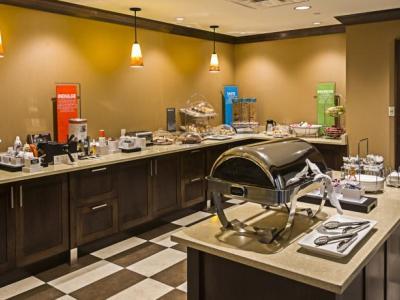 Hotel Hampton By Hilton Airport 3*