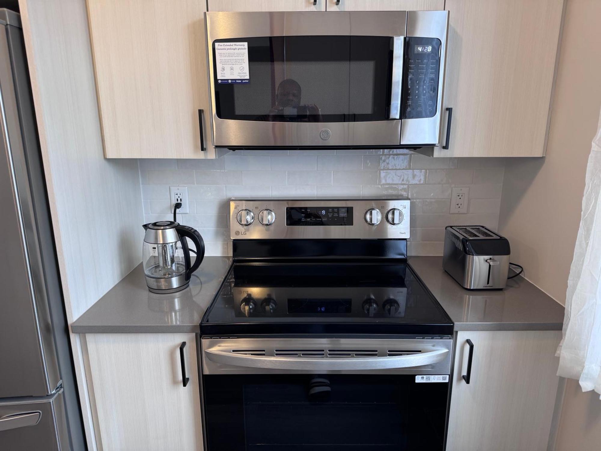 Family Friendly Airport Apartment Ottawa