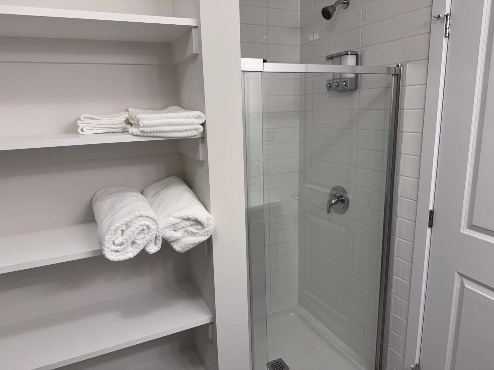 Family Friendly Airport Apartment Ottawa