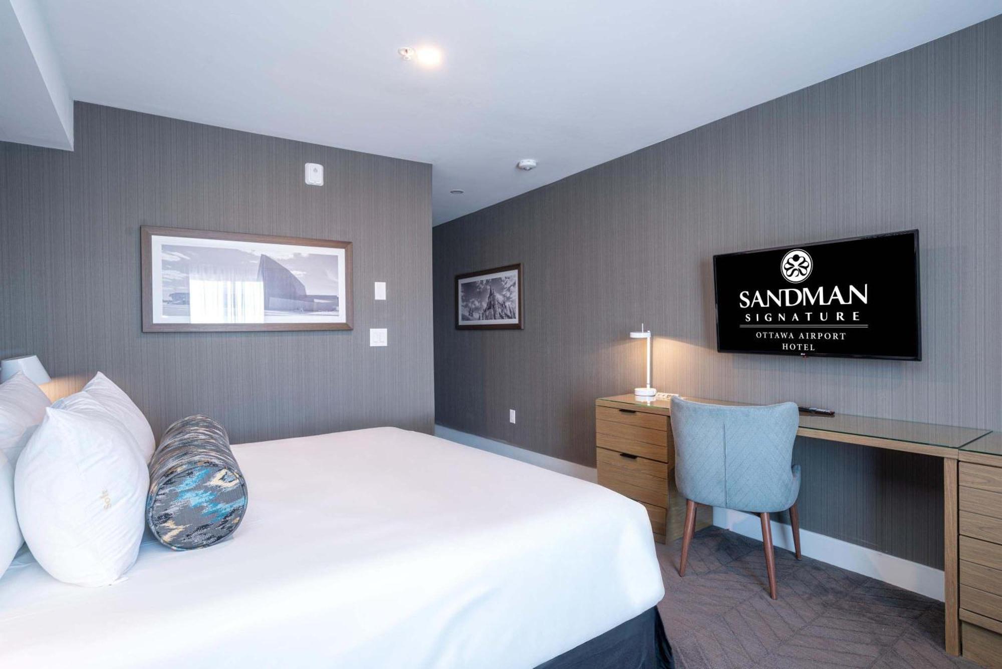 Hotel Sandman Signature Airport