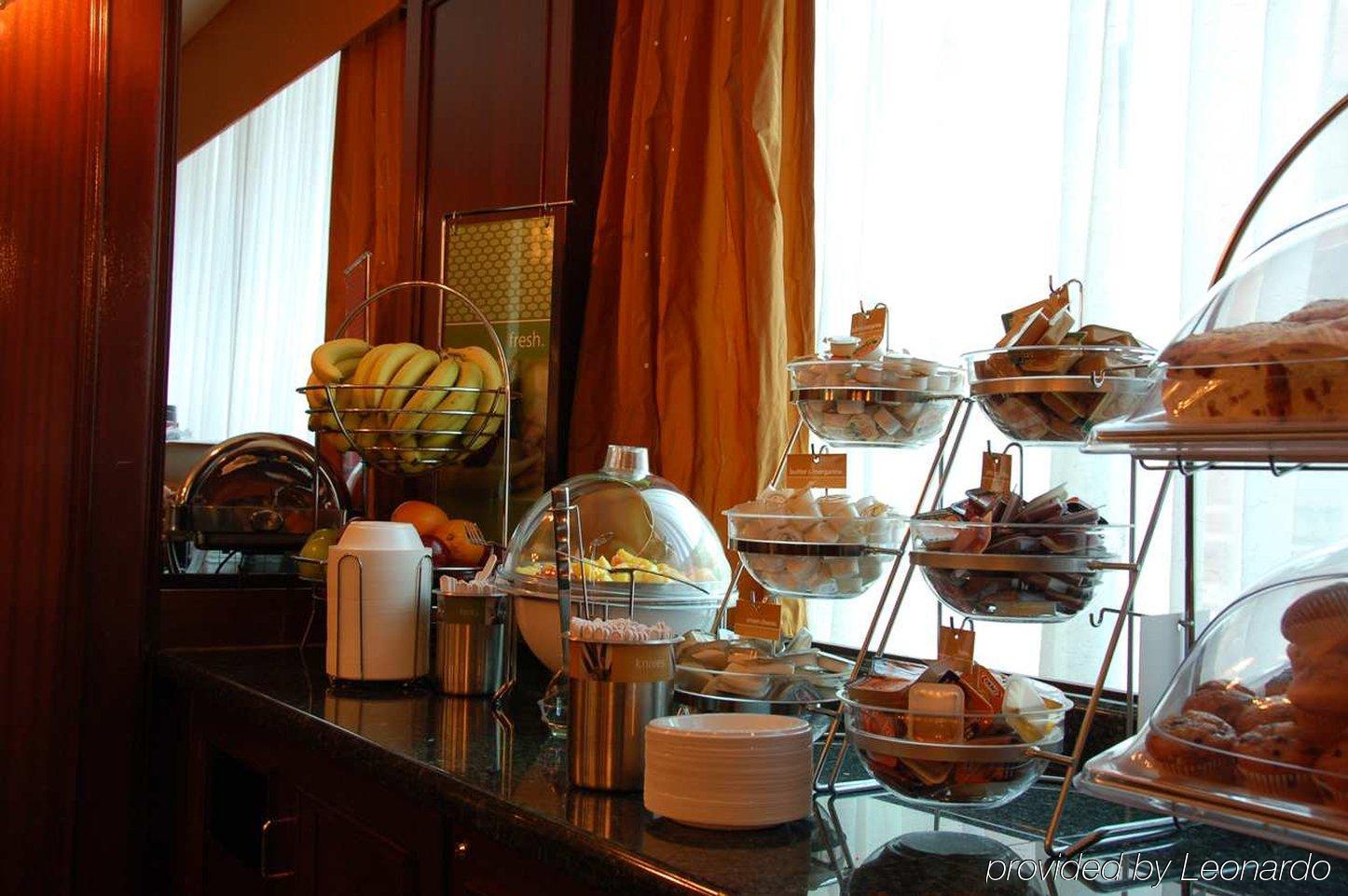 Hotel Hampton By Hilton Ottawa