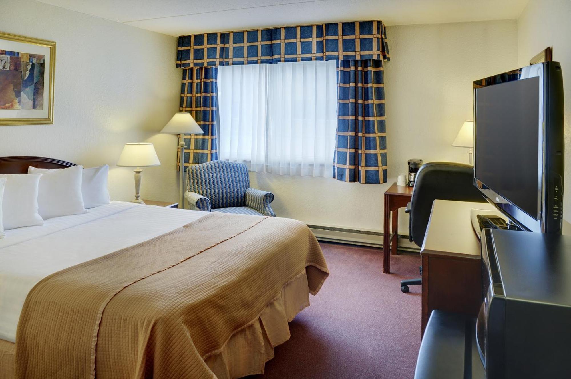 Travelodge By Wyndham East Hotel