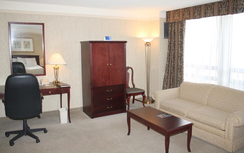Hotel & Ottawa-downtown
