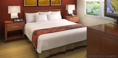 Hotel By Marriott Airport Ottawa