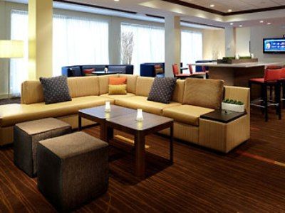 Courtyard By Marriott Downtown Hotel