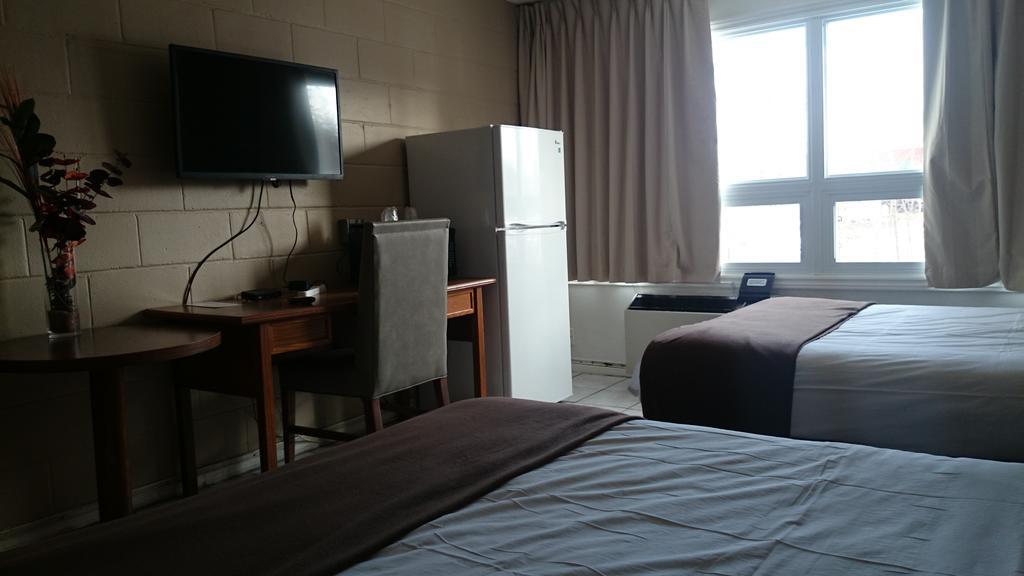 Richmond Plaza Motel *