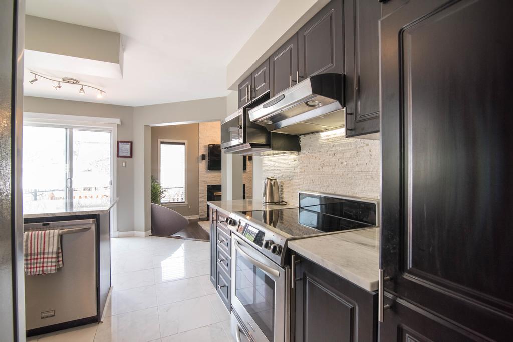 Kashy Homes Luxury With Hot Tub Ottawa
