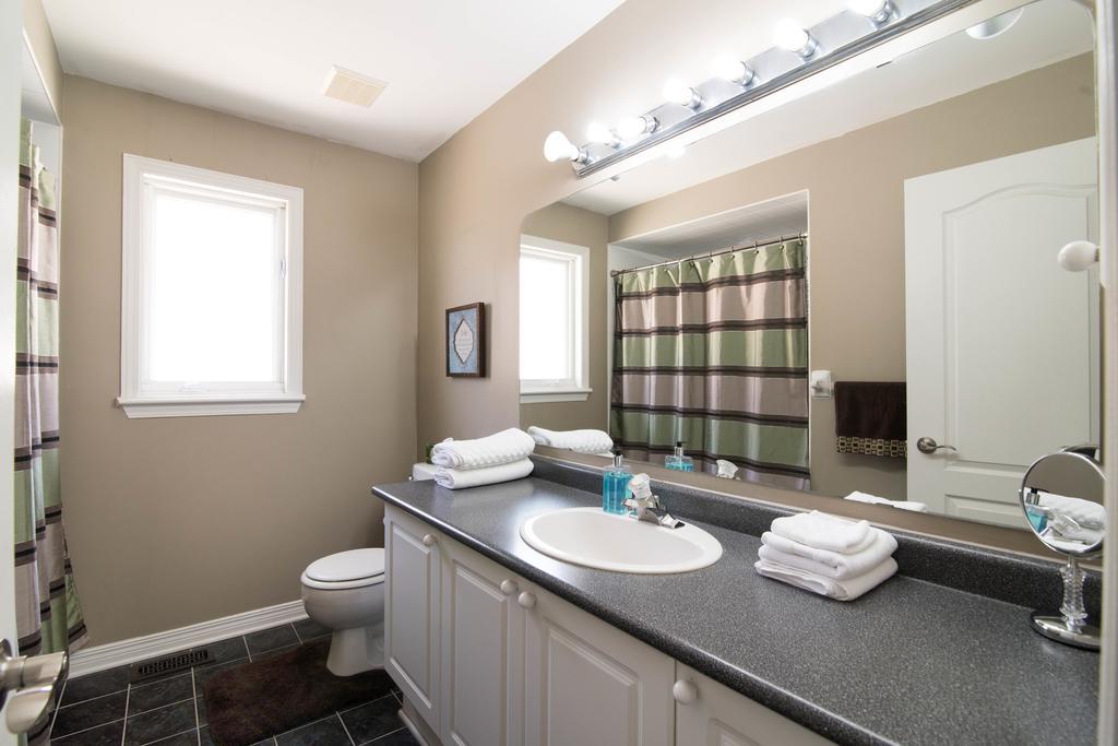 Kashy Homes Luxury With Hot Tub Holiday home Ottawa