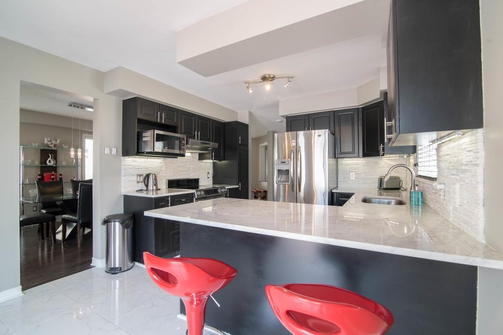 Kashy Homes Luxury With Hot Tub Holiday home Ottawa