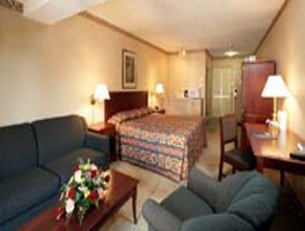 Travelodge By Wyndham West Hotel Ottawa