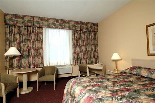 Adam's Airport Motel 3*