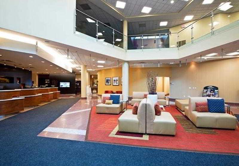 Courtyard By Marriott East Hotel