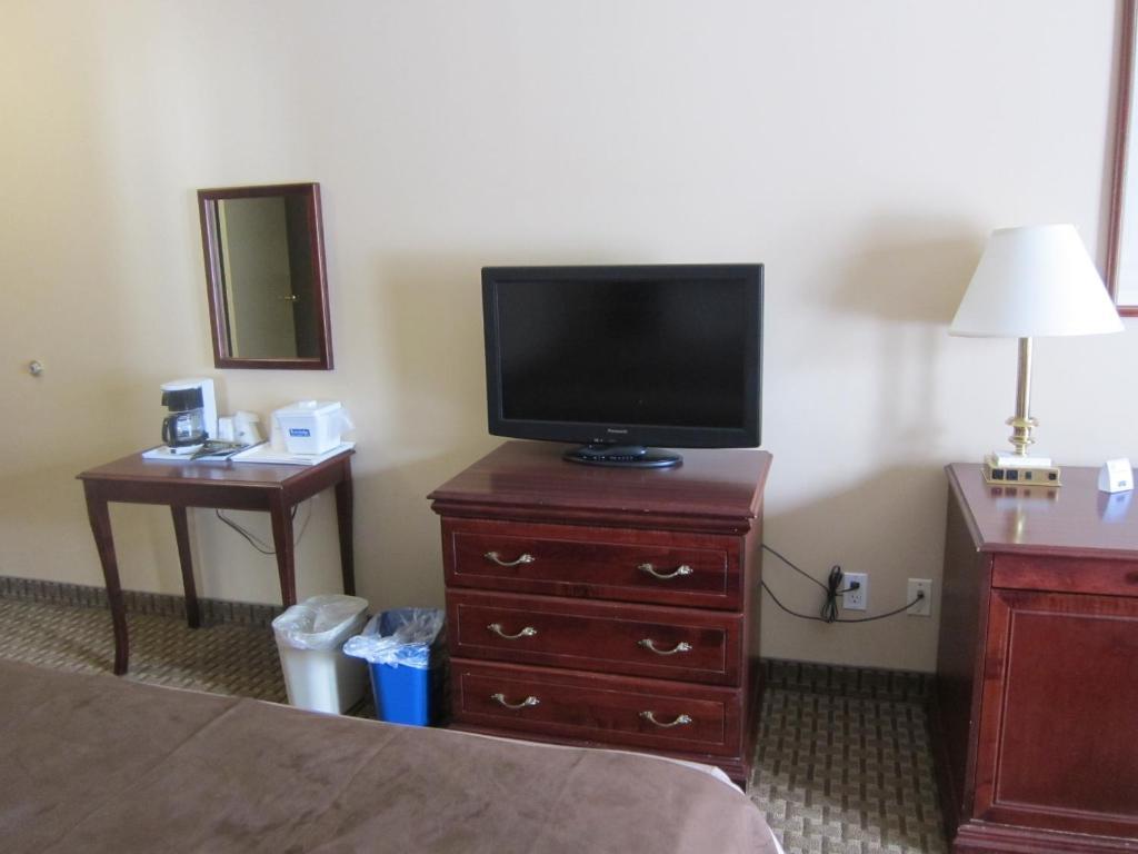 Travelodge By Wyndham West Hotel Ottawa