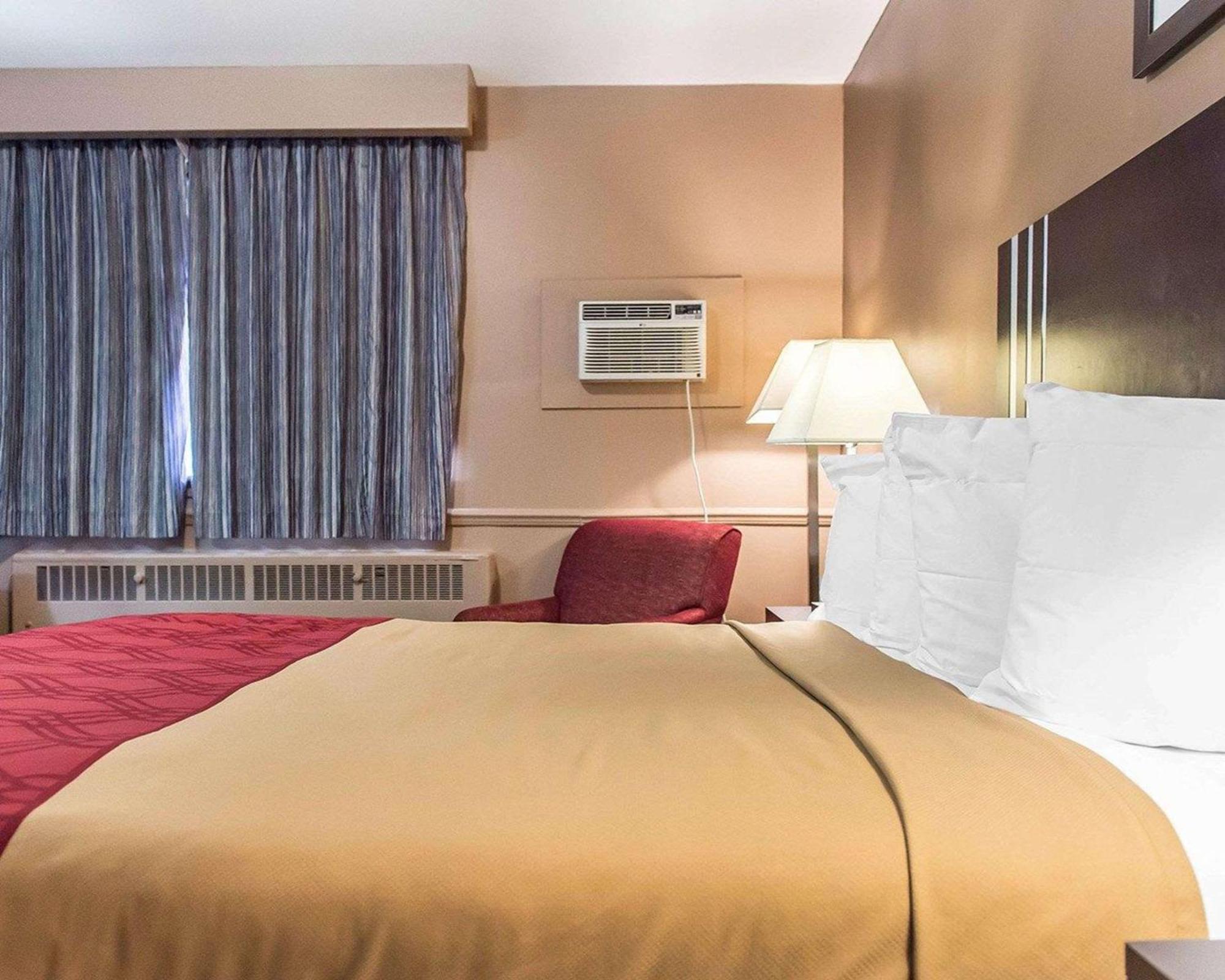 Econo Downtown Lodge *
