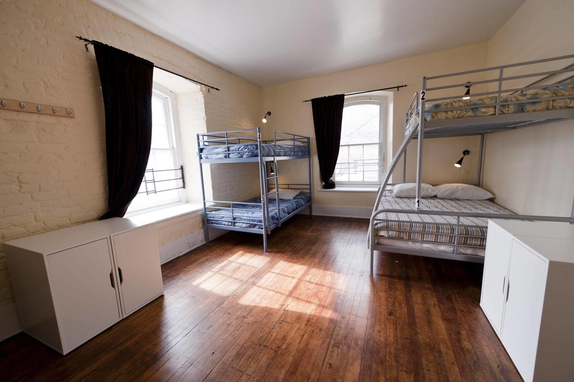 Saintlo Ottawa Jail Hostel Hostel
