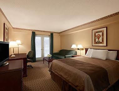Travelodge By Wyndham West Ottawa