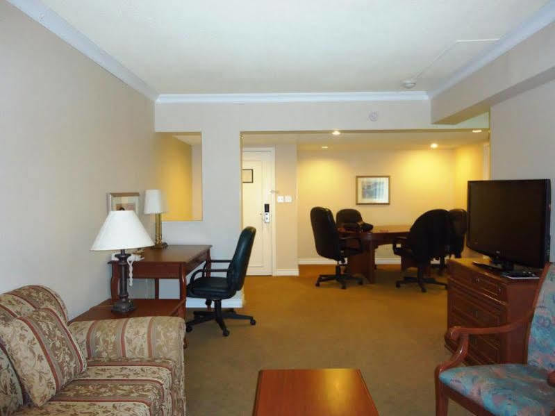 Capital Hill & Hotel 3*