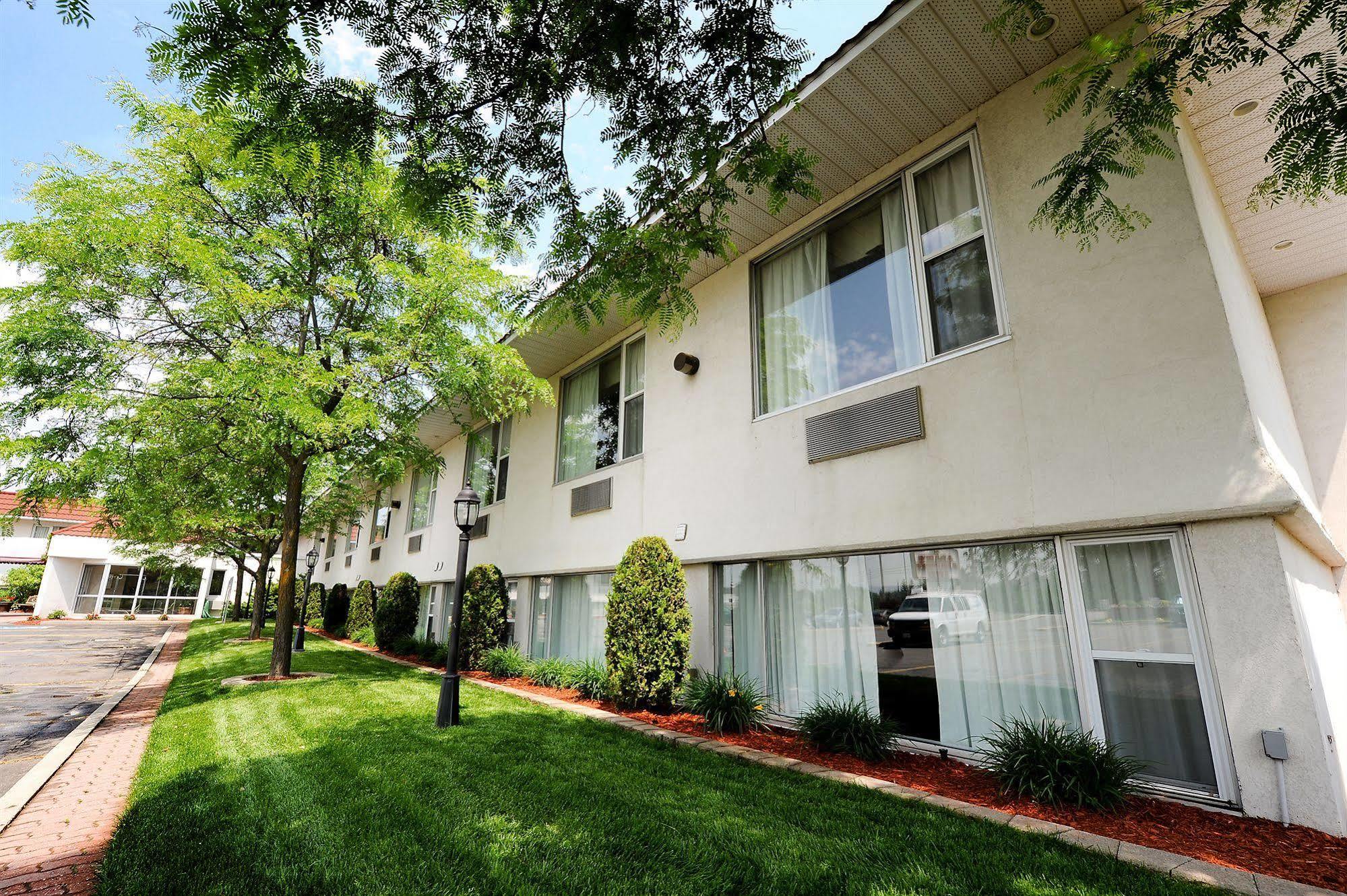 Motel Adam's Airport 3*