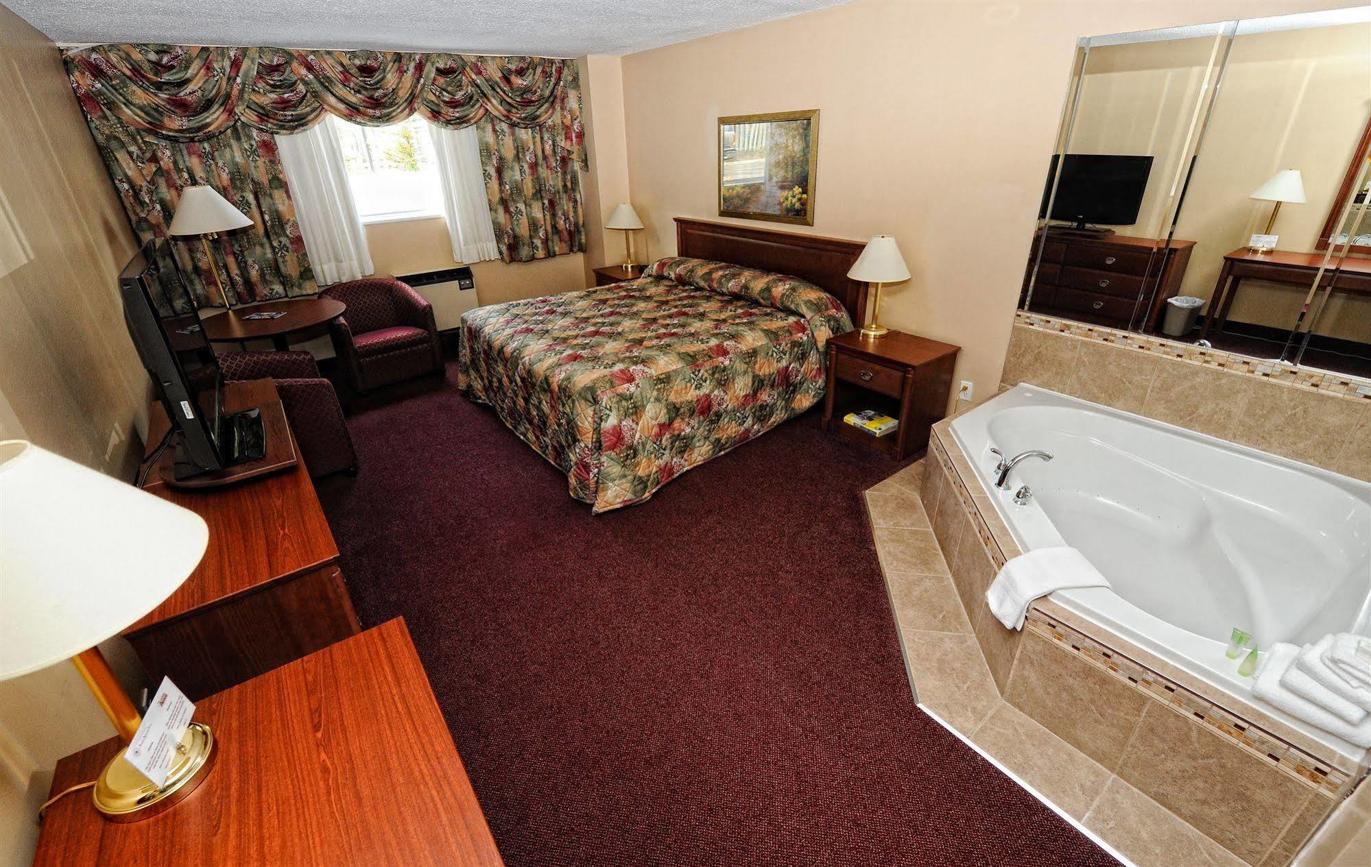 Adam's Airport Motel 3*