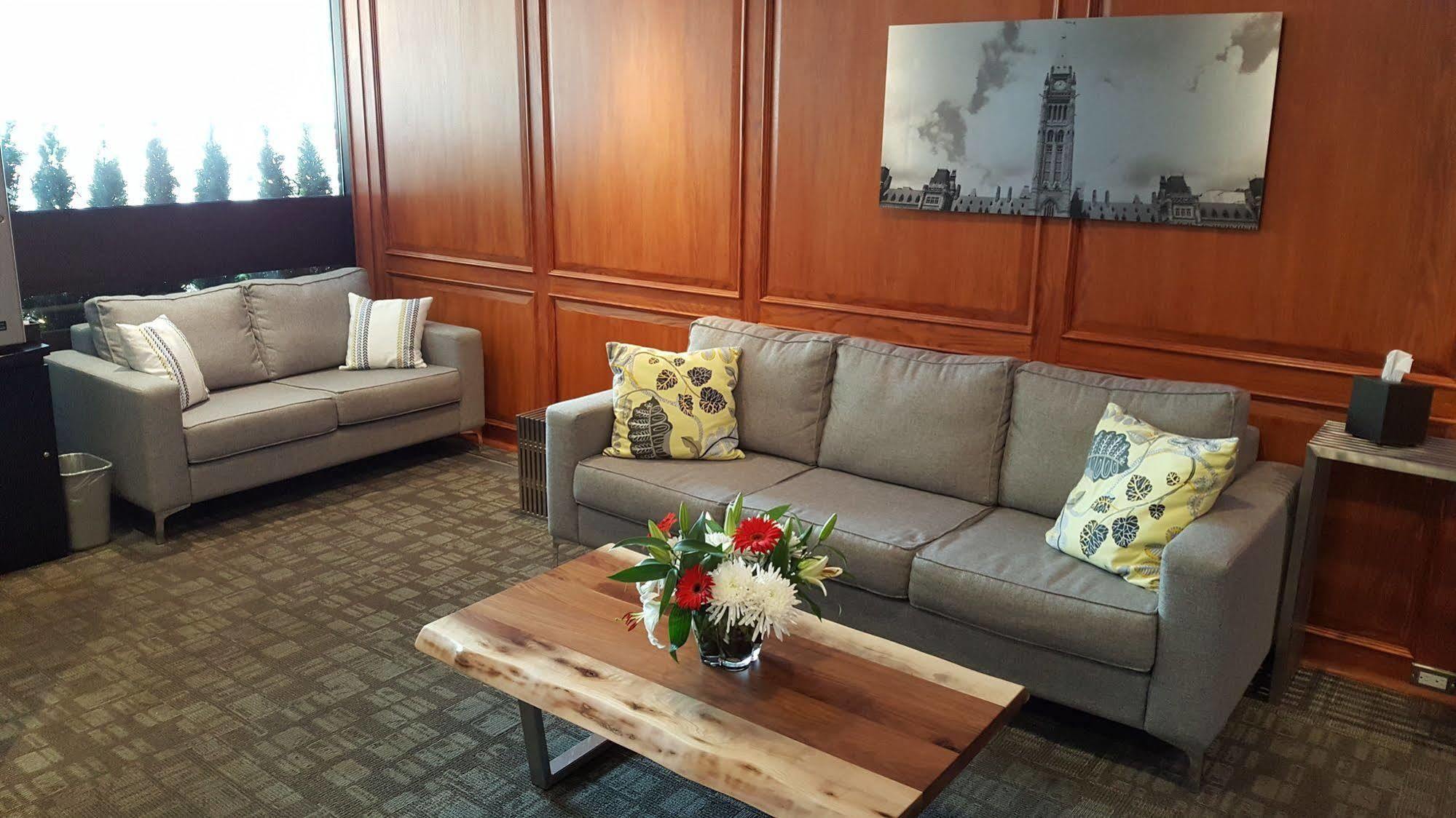 Hotel Embassy & Ottawa