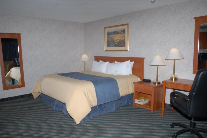 Western Kanata And Conference Centre Hotel 3*