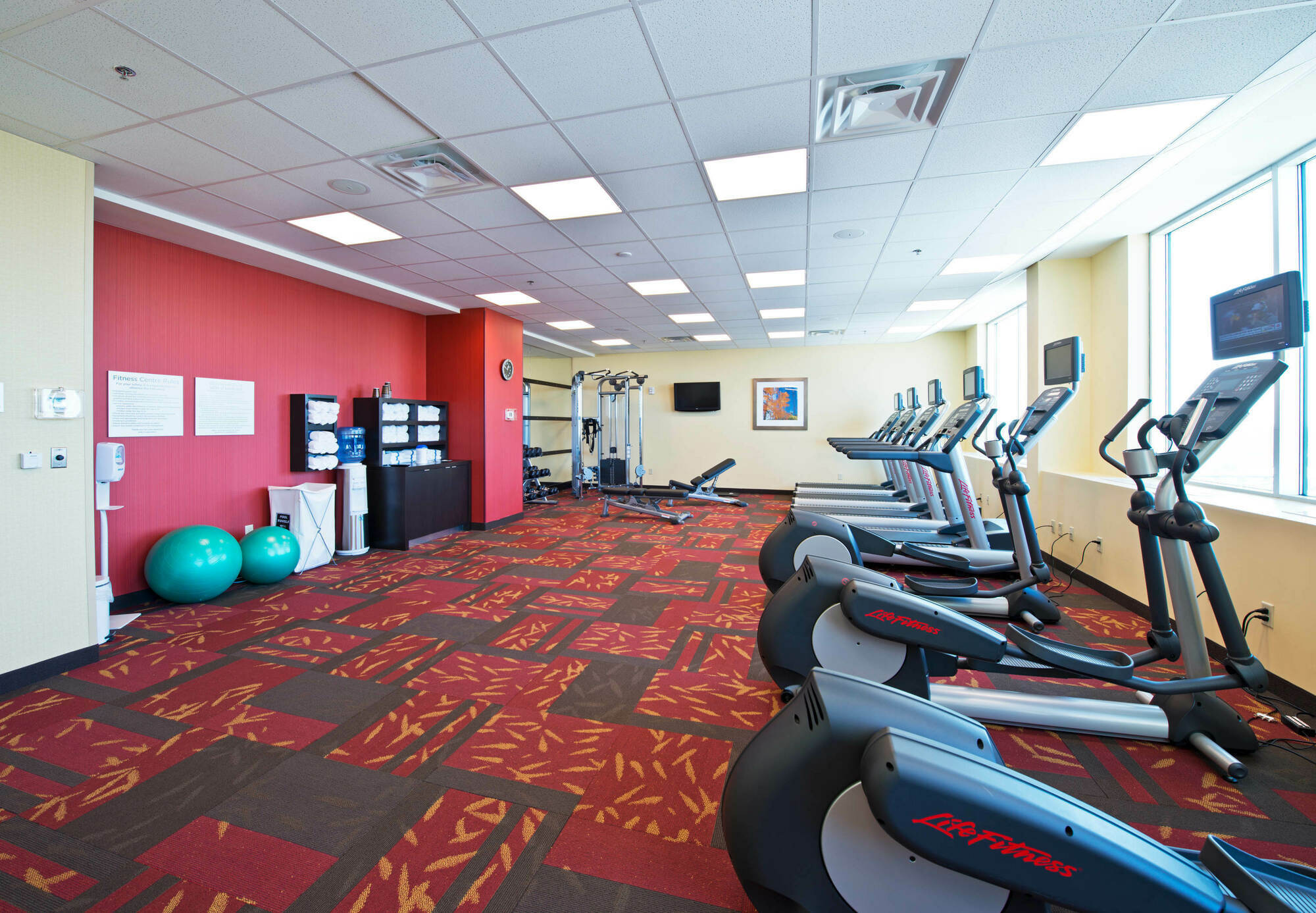 Courtyard By Marriott East Hotel 3*