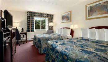 Travelodge By Wyndham East Hotel Ottawa