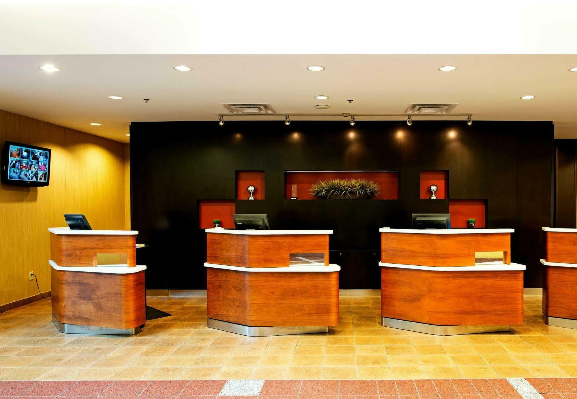 Courtyard By Marriott East Ottawa